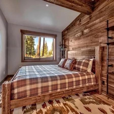 Blue Mountain Majesty Villa